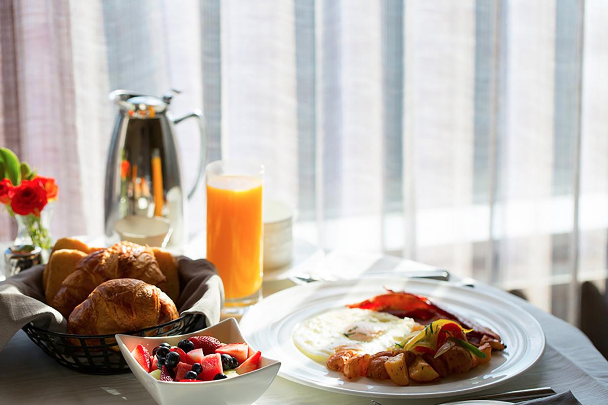 Petit-déjeuner dans la chambre (coût supplémentaire)